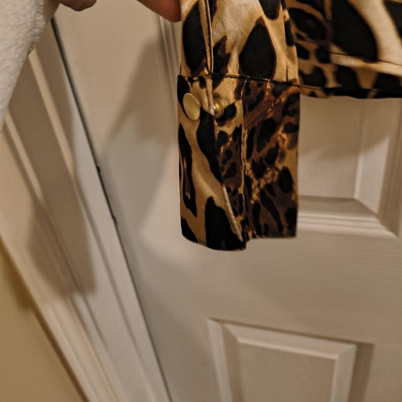 Cache Silk Animal Print Button Down Shirt Gold Accents XS - Picture 4 of 4